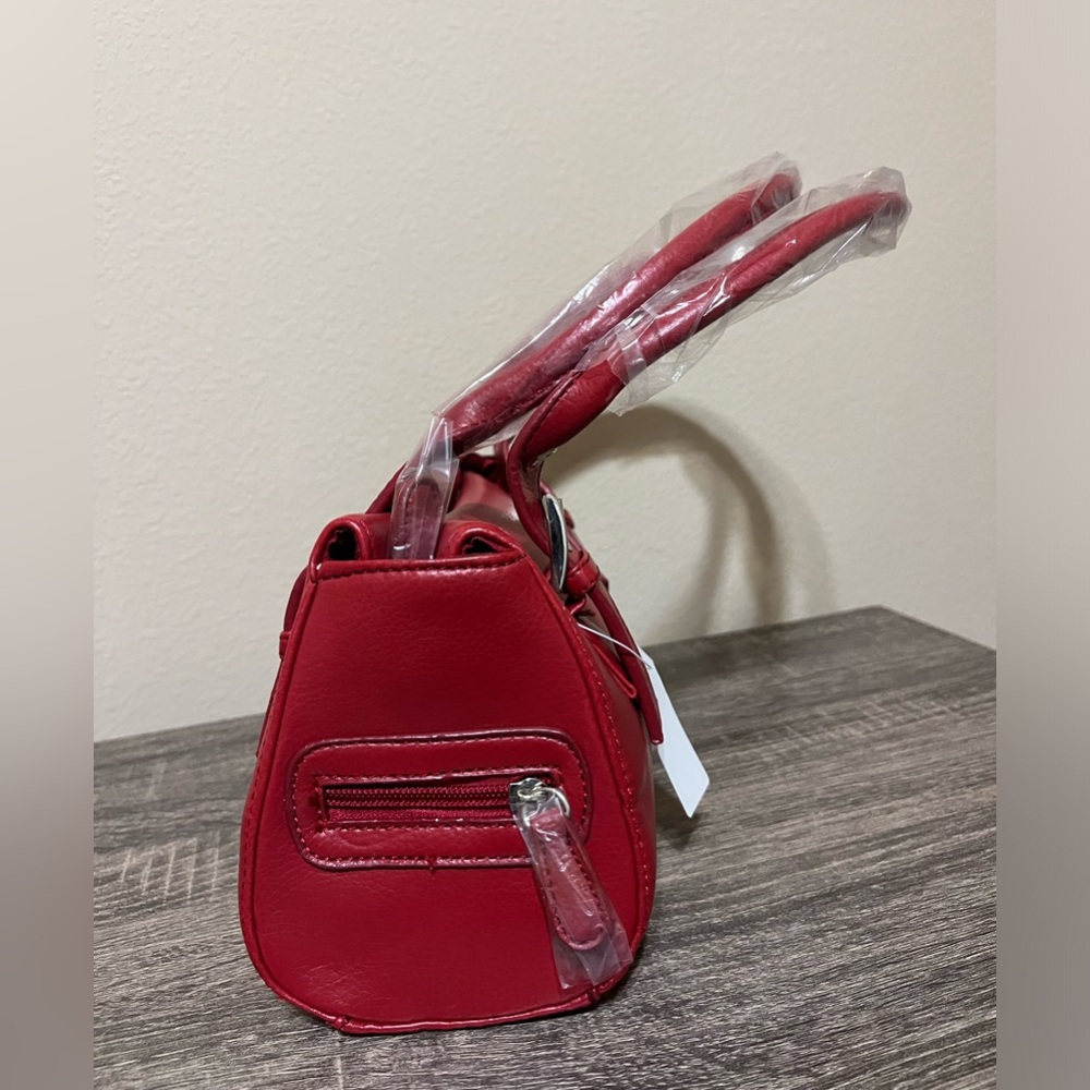 Red Shoulder Bag and Wallet Set - Picture 5 of 11